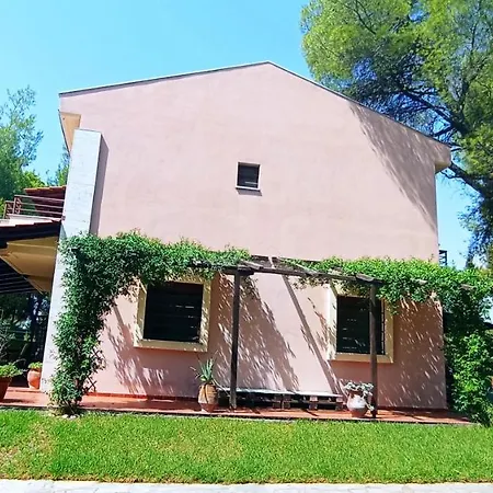 High Aesthetics Maisonette In The Wood By The Sea *