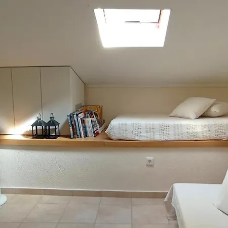 Луксозна вила High Aesthetics Maisonette In The Wood By The Sea *